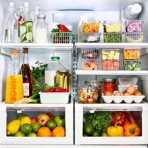 Сколько хранится салат в холодильнике и без него?
