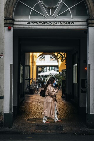 Как подобрать сумку к верхней одежде: пальто, тренч, пуховик, кожаная куртка