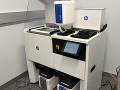 HP MJF 1200: компактная порошковая 3D-печать и автоматизация работы с материалом