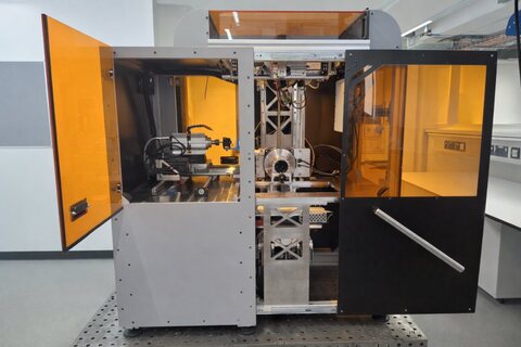 От 3D-печати к готовой детали: гибридная обработка XYZO, контроль Instruct3D и керамический фасад