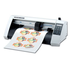 Расширение ассортиментного ряда современными настольными и рулонными режущими плоттерами