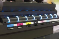 Неделя в печати: новые печатающие головки Roland, UV-принтеры Mimaki и автоматический DTF — что это значит для обслуживания