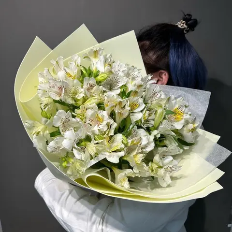 Альстромерия: значение цветка, уход и идеи букетов