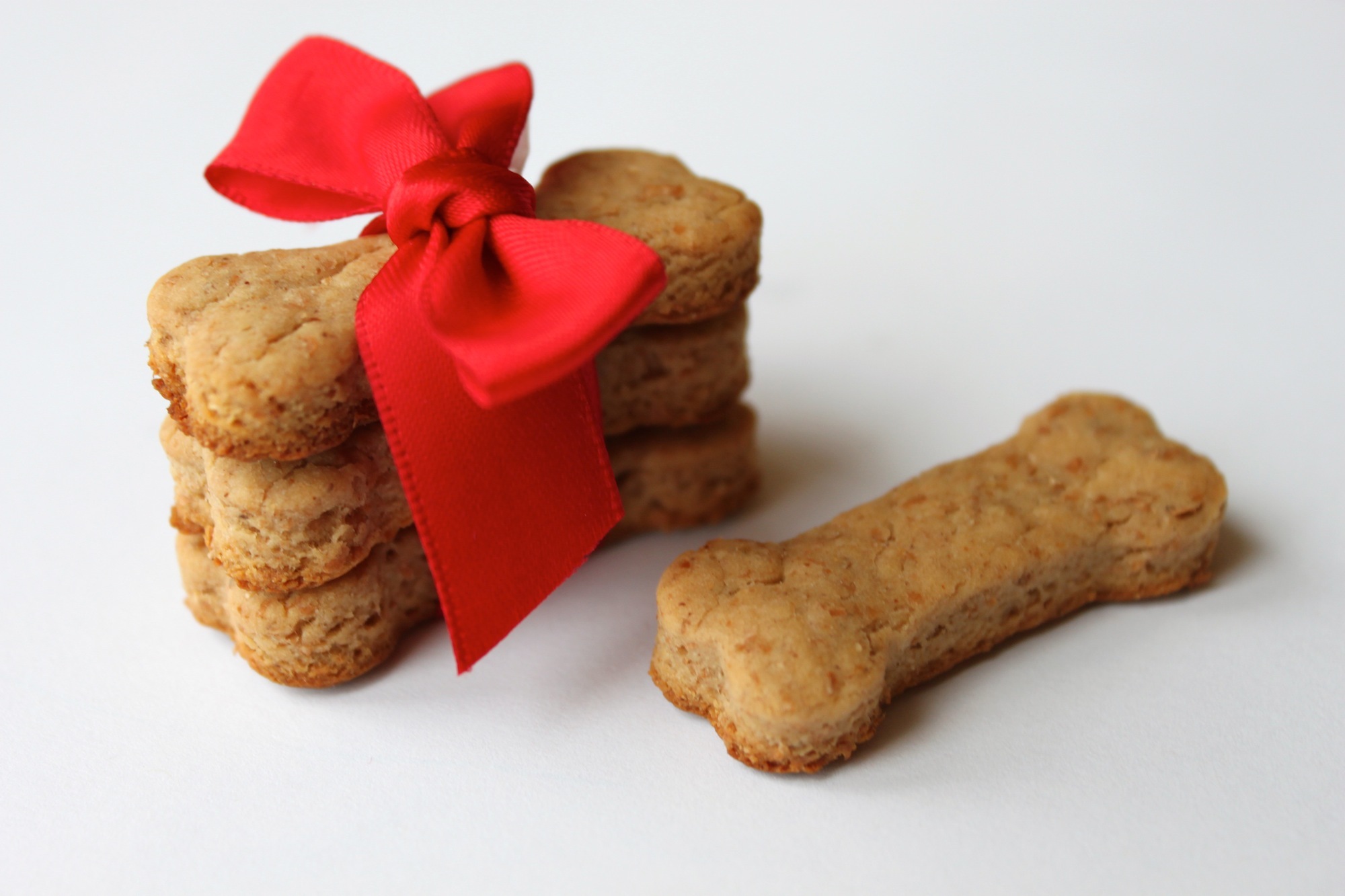 4 простых рецепта печенья для собак.