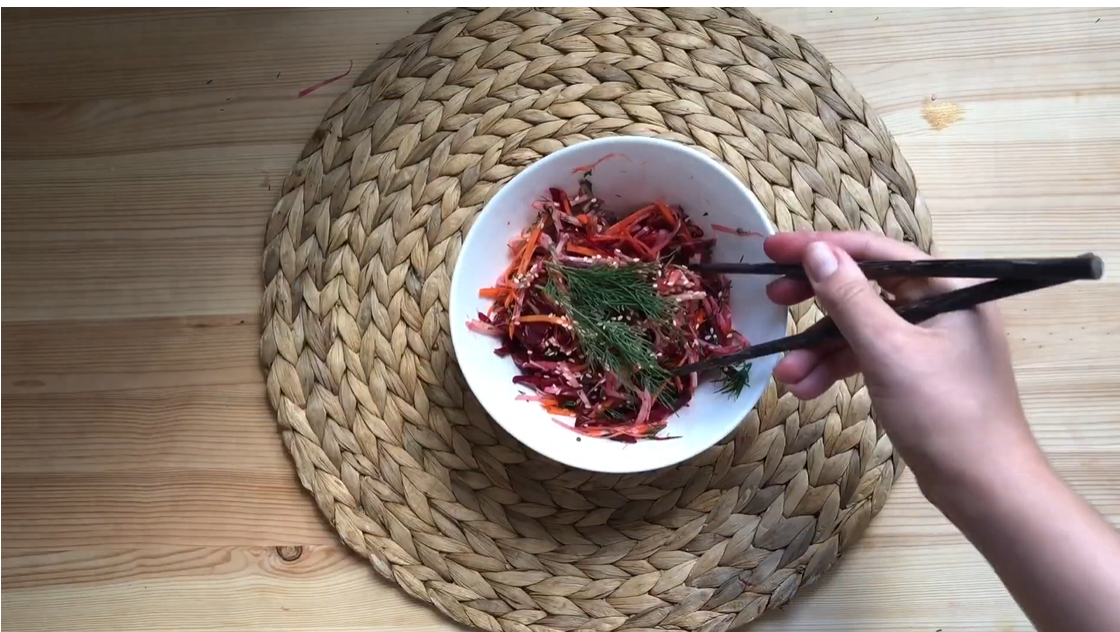 Азиатский салат с кольраби