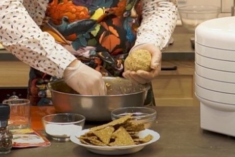 Хлебцы со вкусом хумуса + рецепт орехового молока