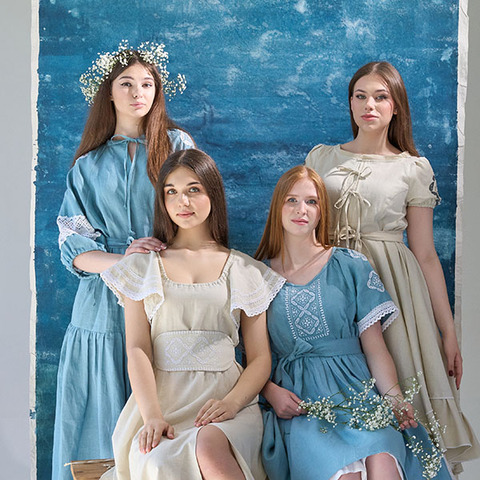 Художественно-декоративная отделка на декорируемой поверхности в современной женской одежде