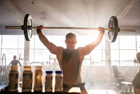 Креатин в спорте: полный гид по применению, дозировкам и эффектам для спортсменов