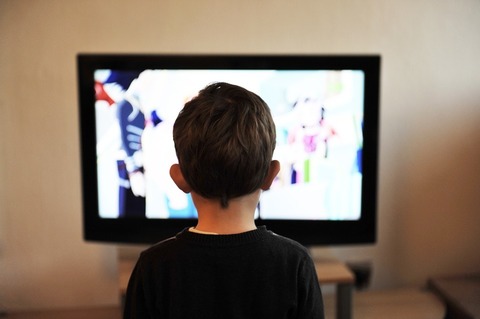 Дети и телевизор: что смотреть, когда и как?