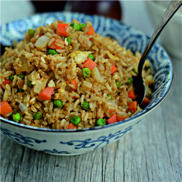 Жареный рис с яйцом и овощами по китайски