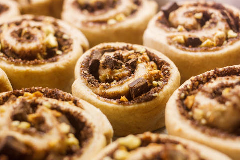 Гречневые синнабоны с шоколадом на фруктовых дрожжах