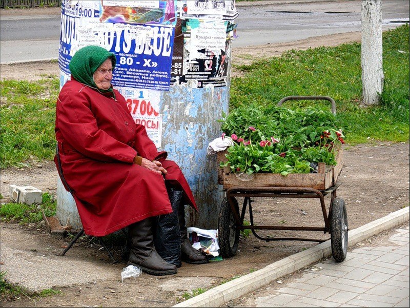 Ночь. Два часа. Горит костер: