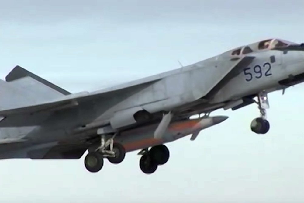 Легендарный МиГ-31 вооружен Легендарный МиГ-31 вооружен