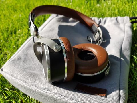 beyerdynamic Aventho wireless удерживает звание лидера среди смарт наушников.