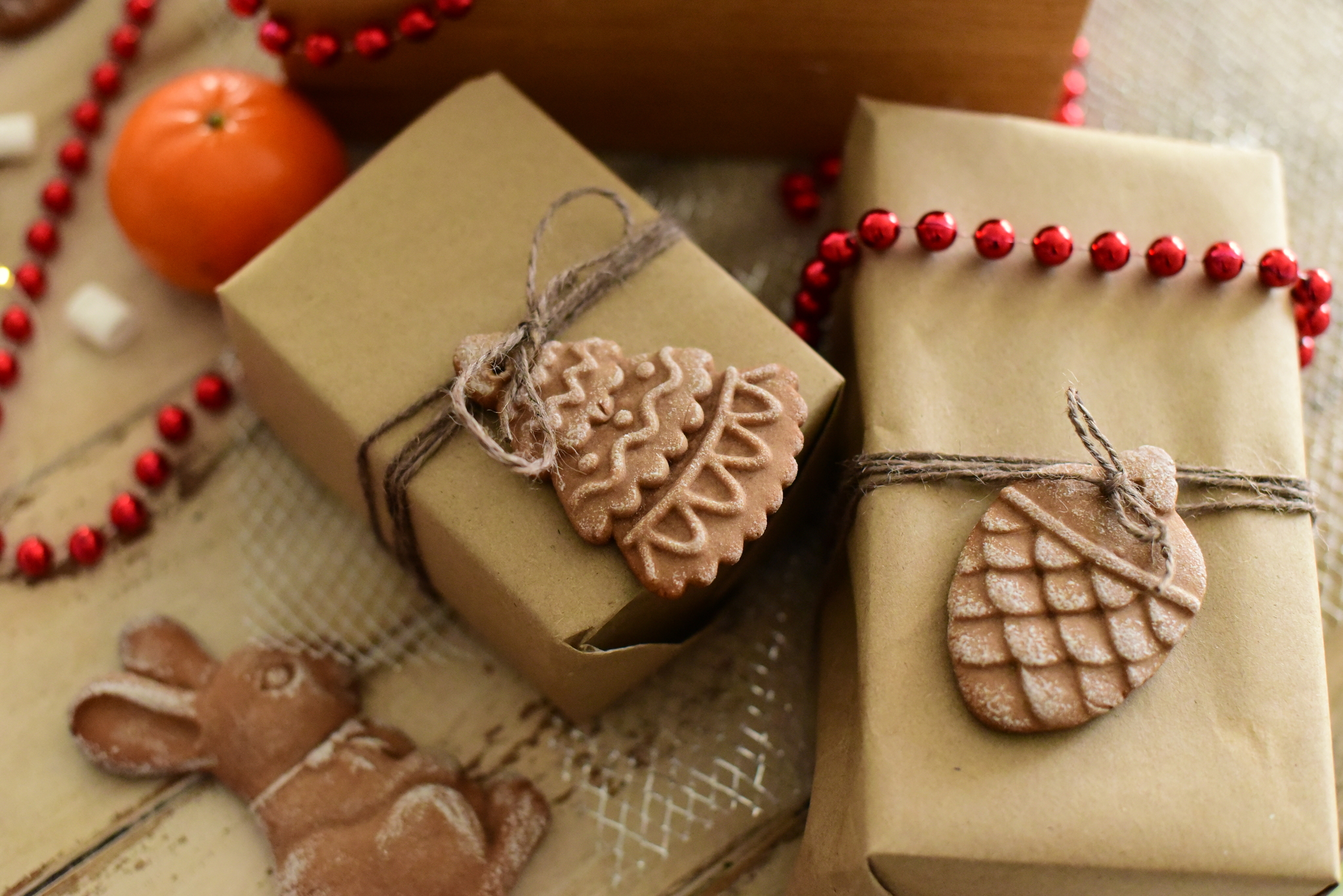 Как упаковать сладости в подарок?