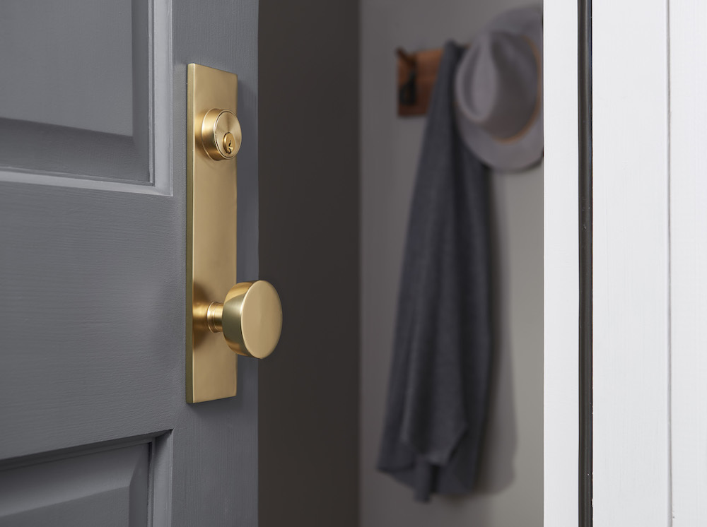Какие типы ручек подходят для входных дверей?