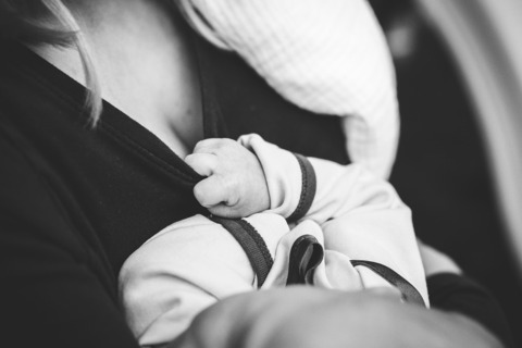 5 способов успокоить младенца по методу Харви Карпа