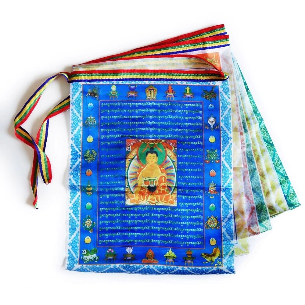 Тибетские флажки, счётчик мантр и пояса