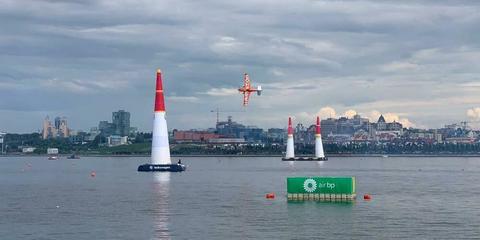 Hamilton в третий раз стал хронометристом авиагонок в Казани