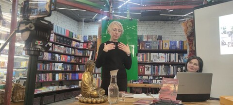 Фото- и видеоматериалы с презентации книги «“Мастерская разума” Робины Куртин. Как хиппи всемирно известной монахиней стала»