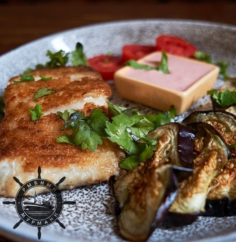 Палтус жареный с баклажанами от Рыбного Мурманна