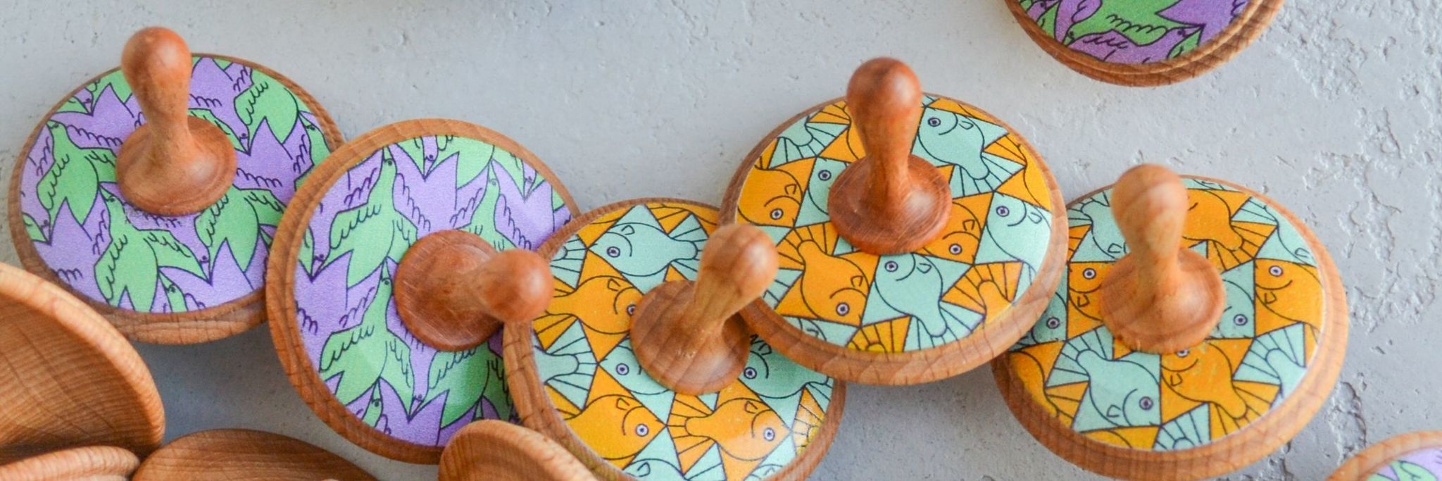 Волчки с оптическим узором в стиле Эшера Волчки с оптическим узором в стиле Эшера