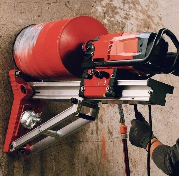 Hilti DD 250. Алмазное бурение хилти. Алмазное бурение бетона машина хилти. Алмазная резка стен хилти.