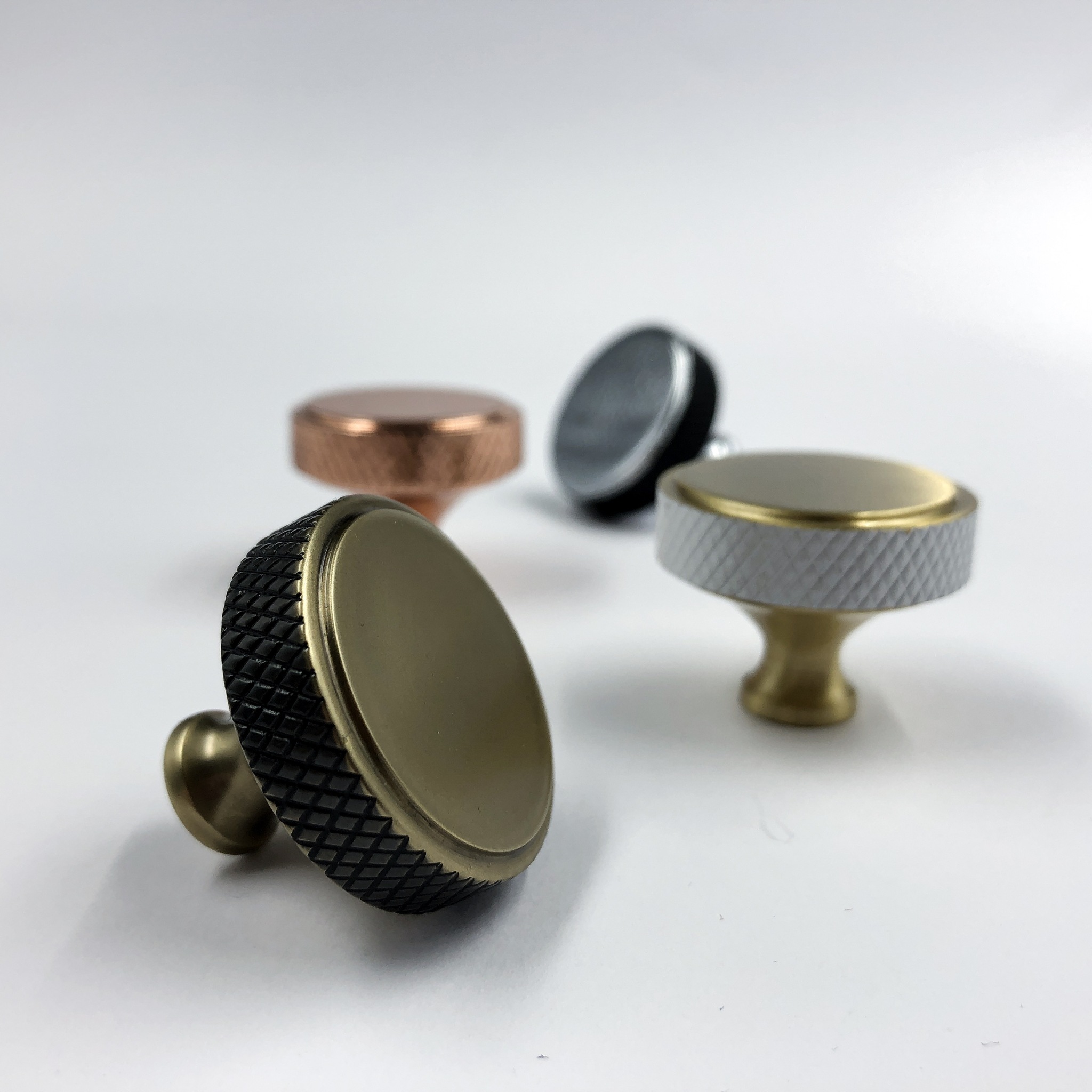 Основные достоинства и недостатки ручки-кноба