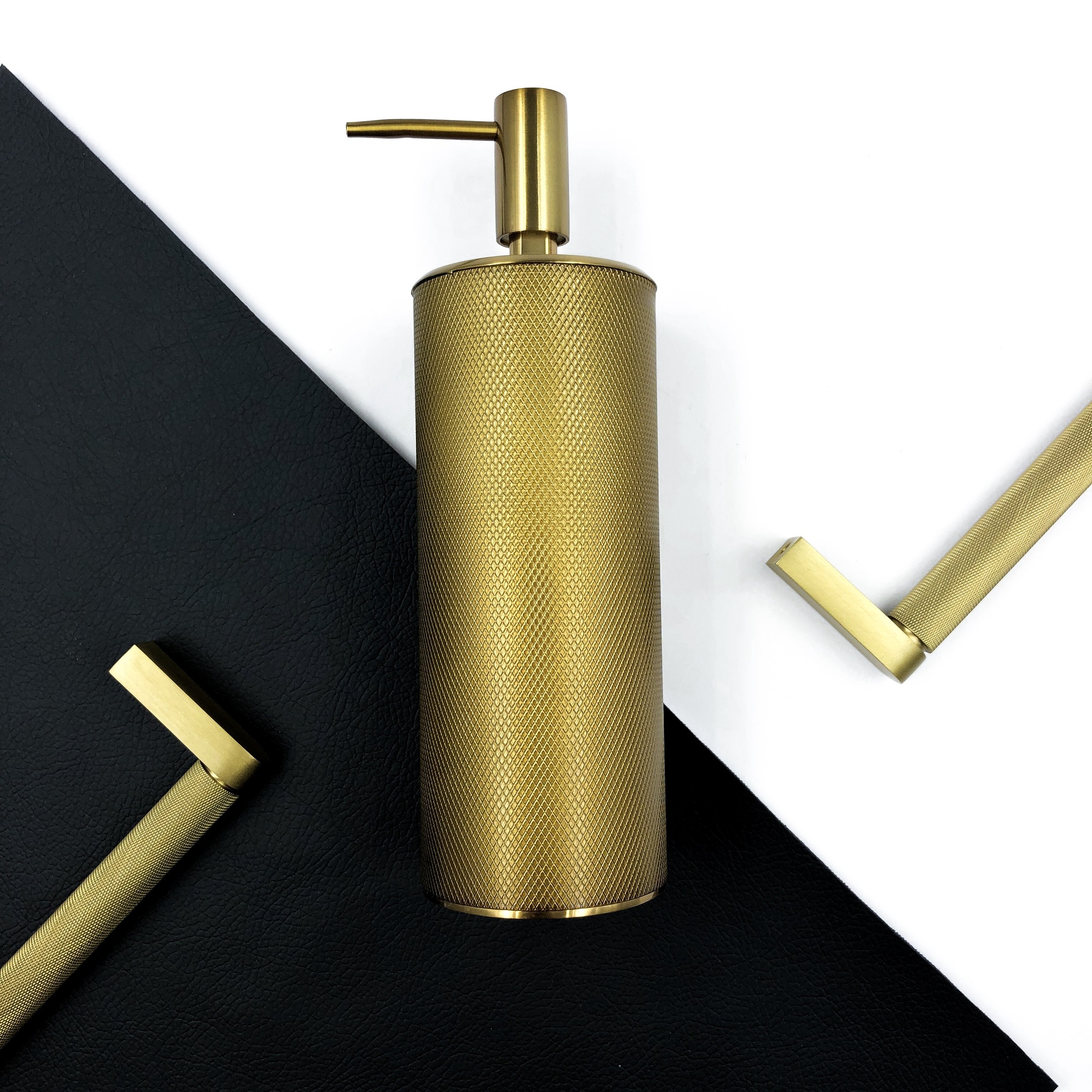 Аксессуары для ванной: что обязательно должно быть в наборе?