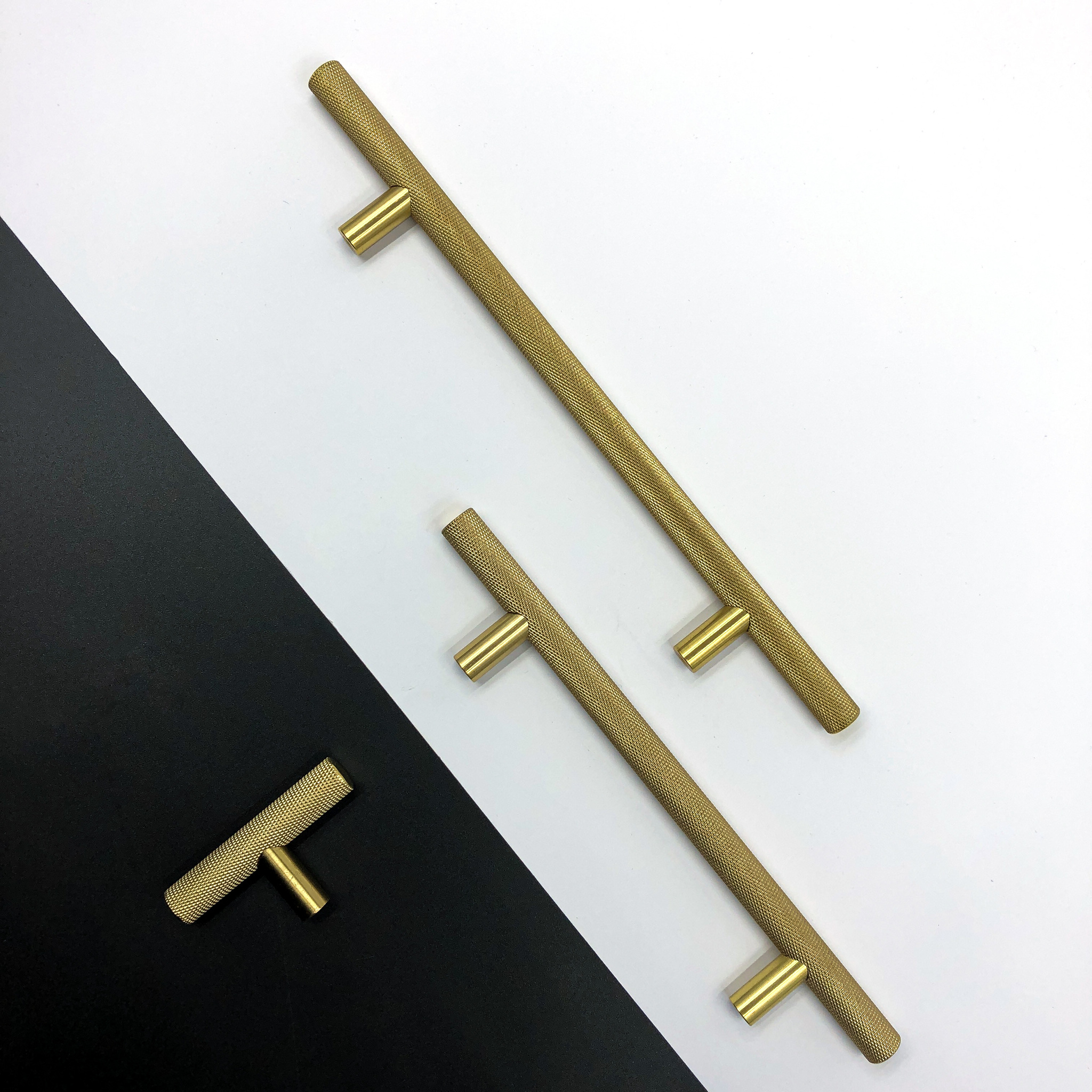 Характерные черты мебельной фурнитуры для интерьера в стиле фьюжн.