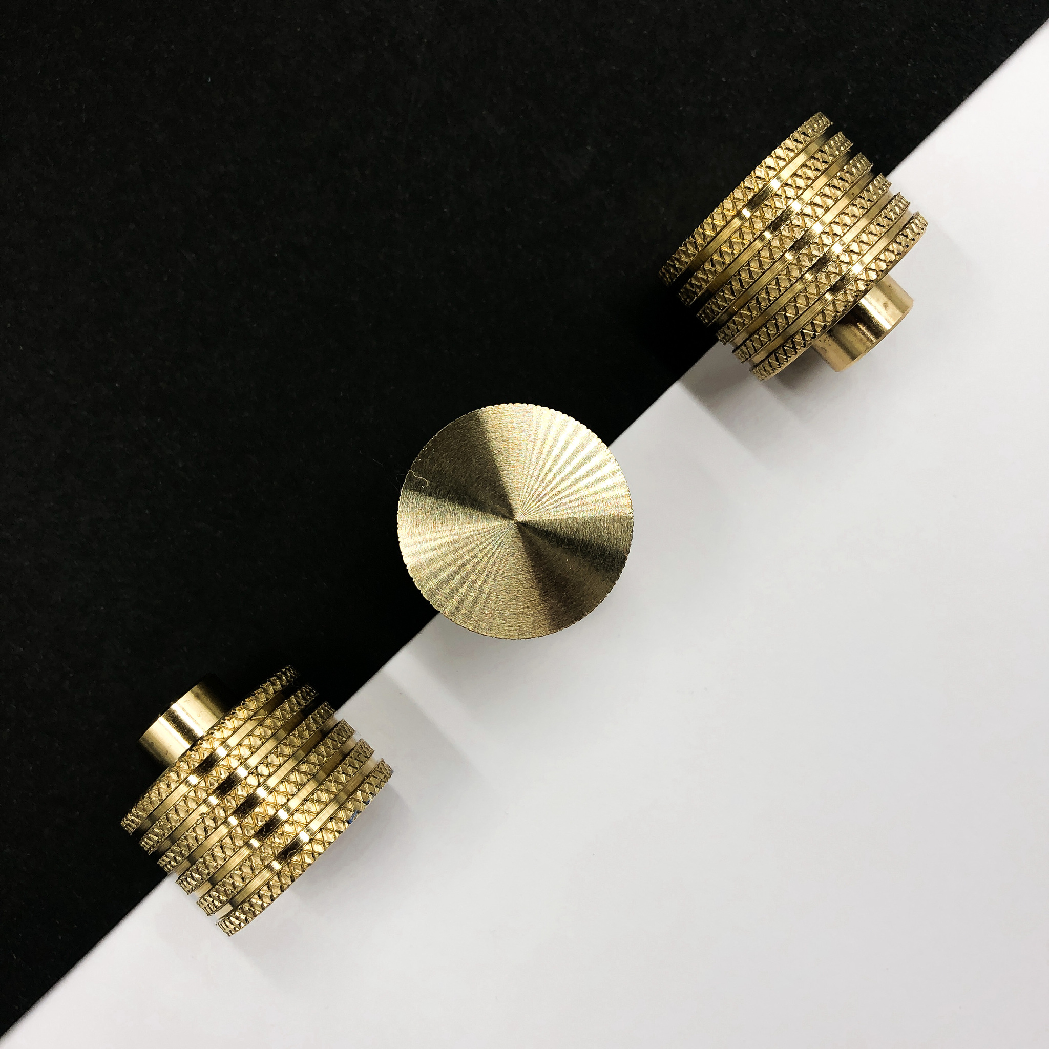 Какие мебельные ручки подойдут для антикварной мебели?