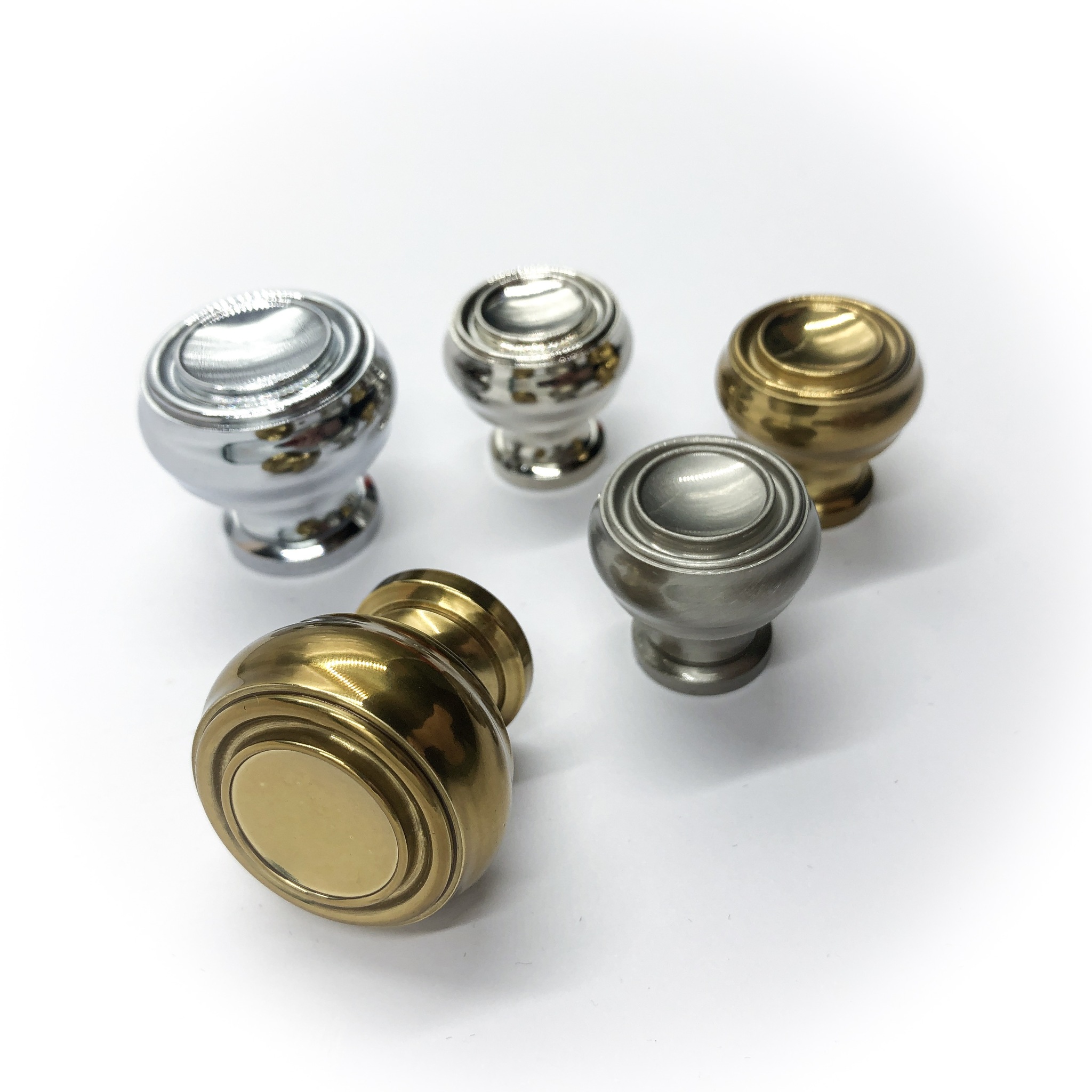 Как выбрать цвет ручек для кухонного гарнитура