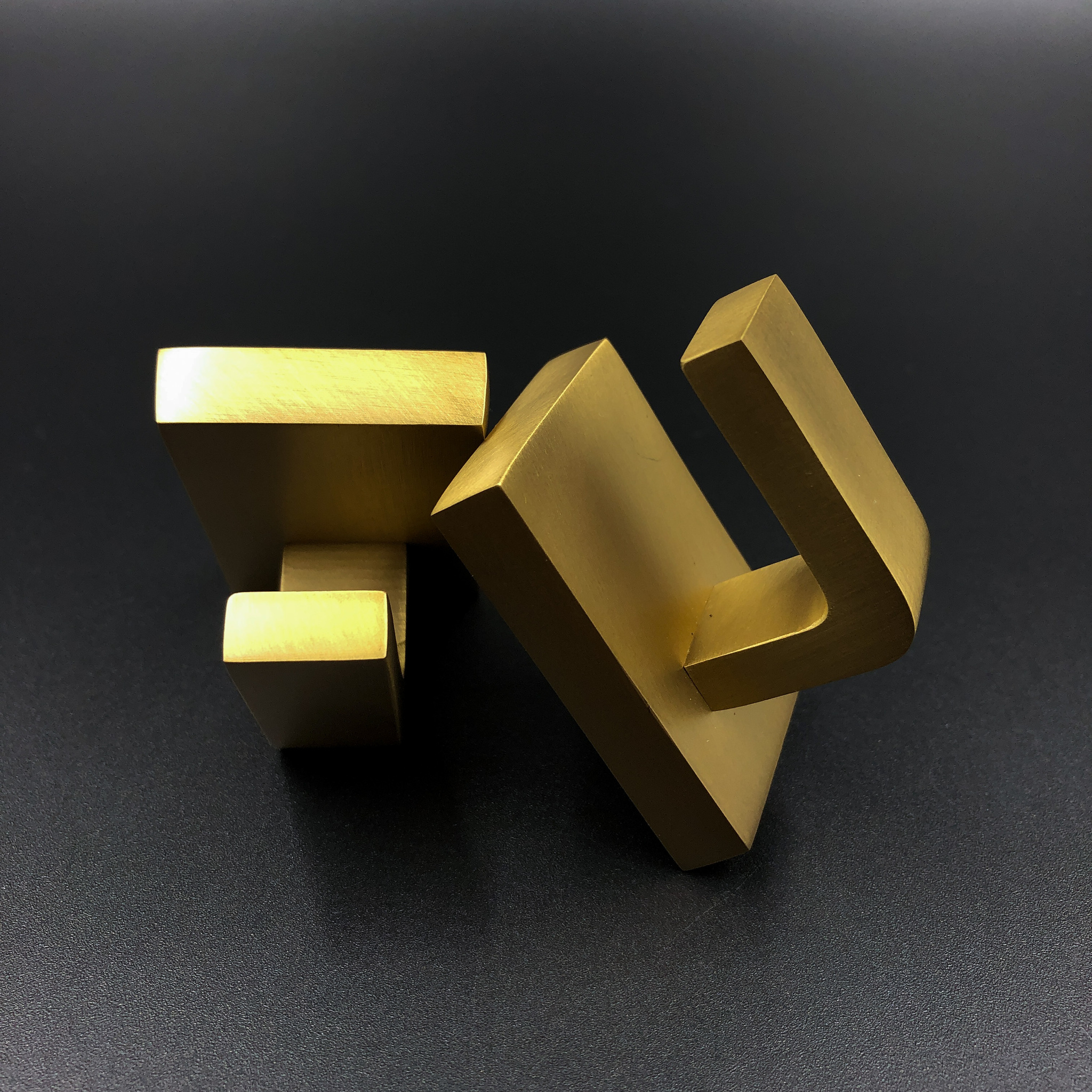 Преимущества использования настенных крючков для одежды.