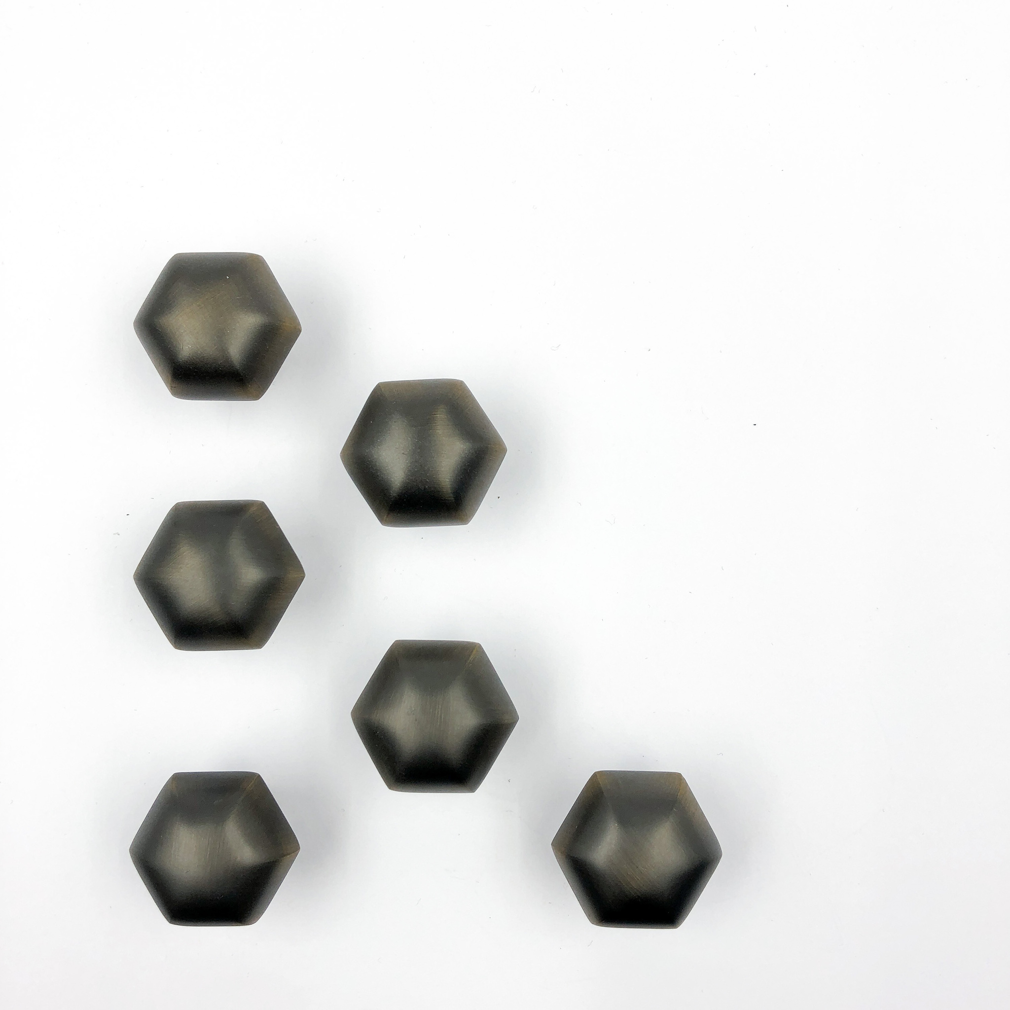 Область применения фурнитуры из состаренной бронзы