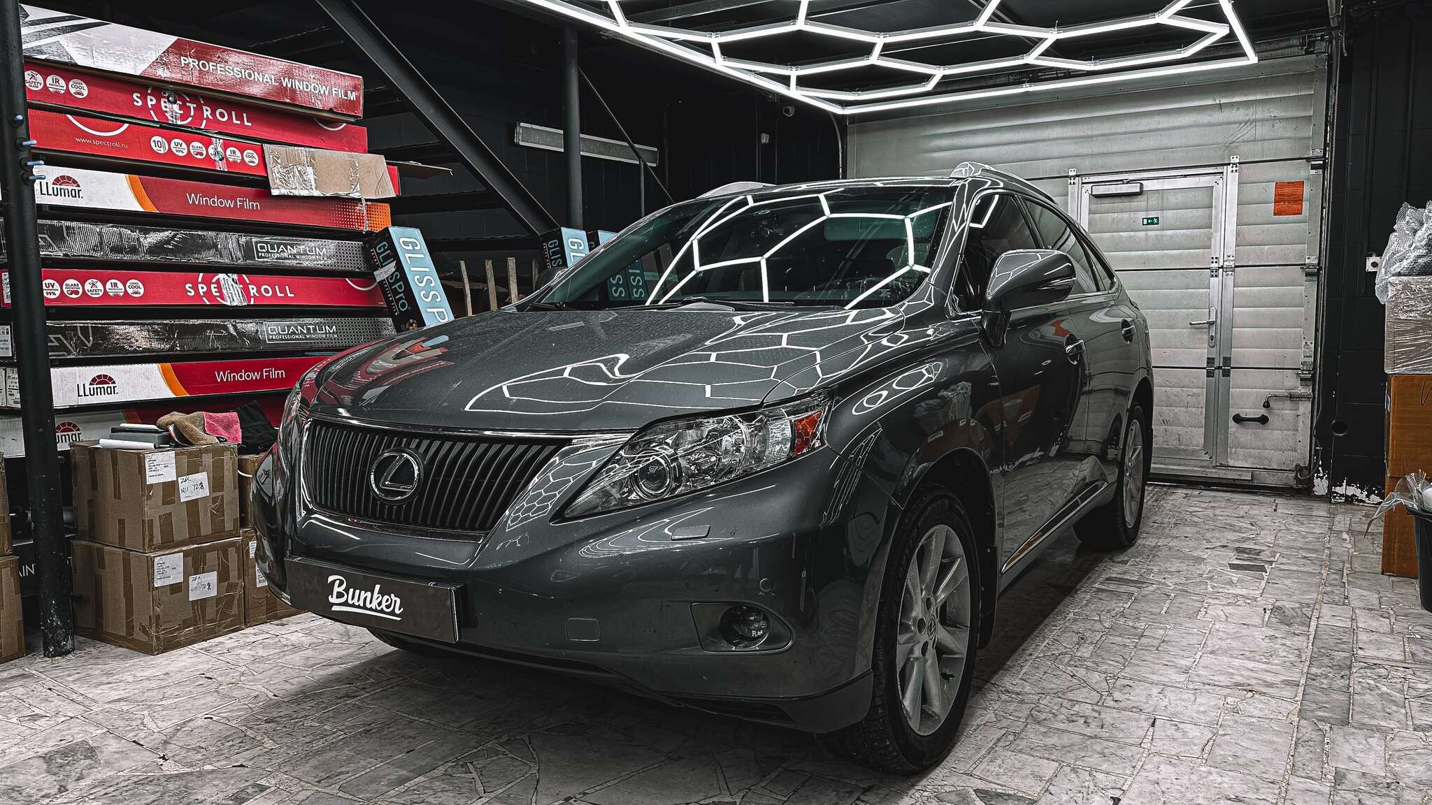 Установка бесштыревых доводчиков дверей на автомобиль Lexus RX-350