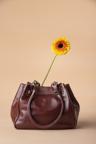 Какую сумку выбрать на весну 2026: тренды, цвета и формы