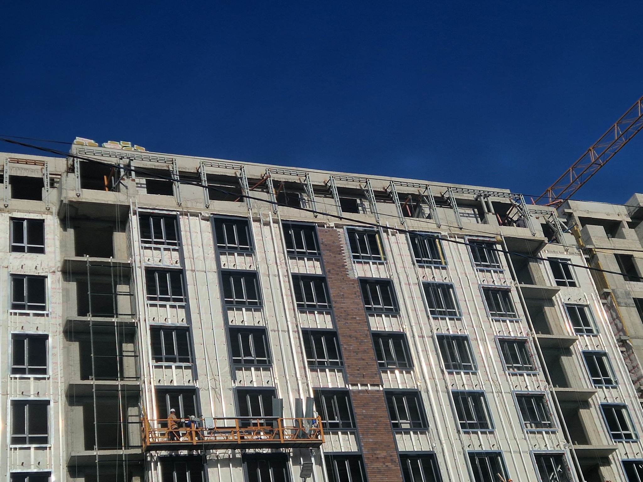 Бригада трудится на объекте Centrium Бригада трудится на объекте Centrium