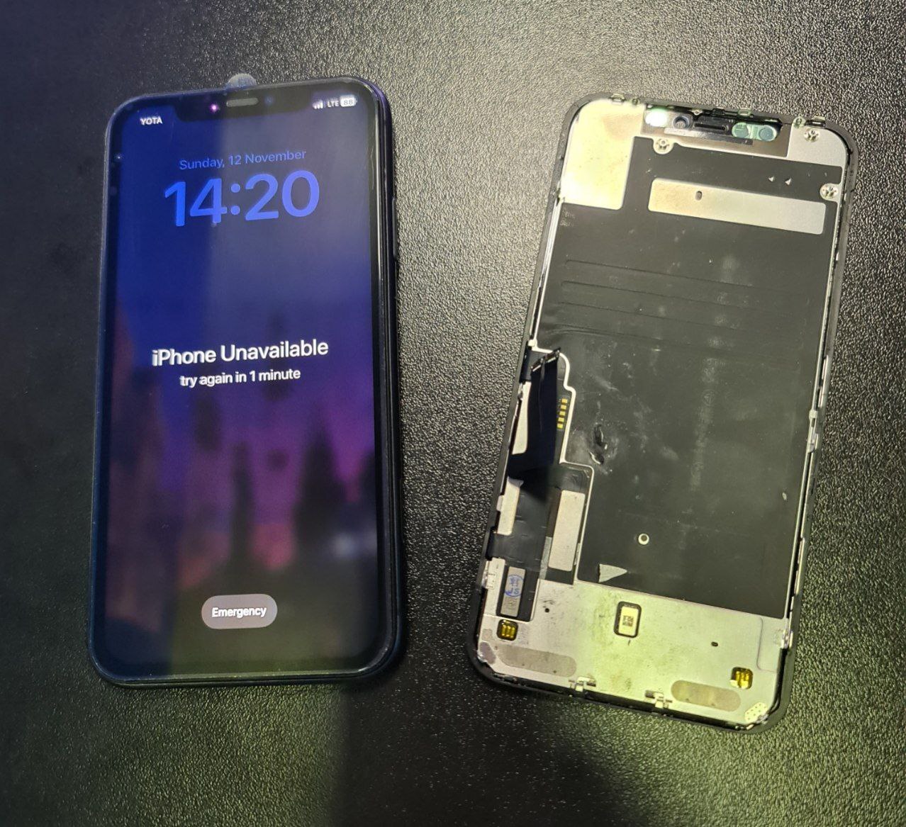 Зачем может понадобиться замена дисплейного модуля на iPhone 11?