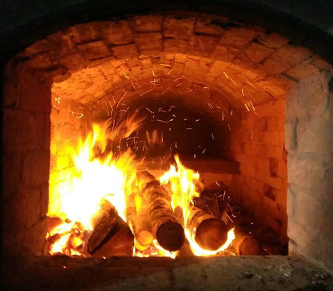 Как испечь хлеб в дровяной печи