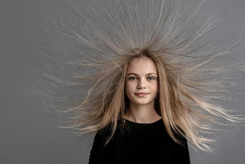 Как бороться со статическим электричеством в волосах? Откуда оно берётся?