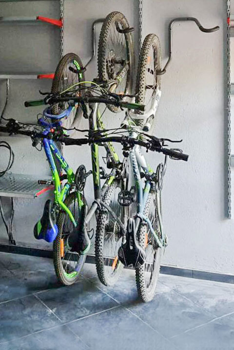 45 умных идей для хранение велосипеда в доме и во дворе