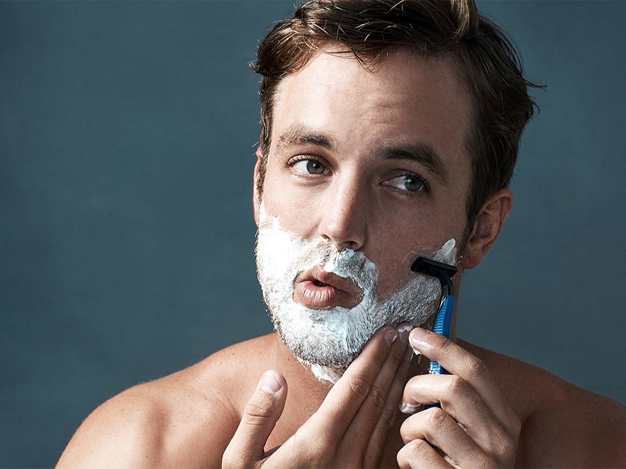 Как правильно наносить пену для бритья на лицо