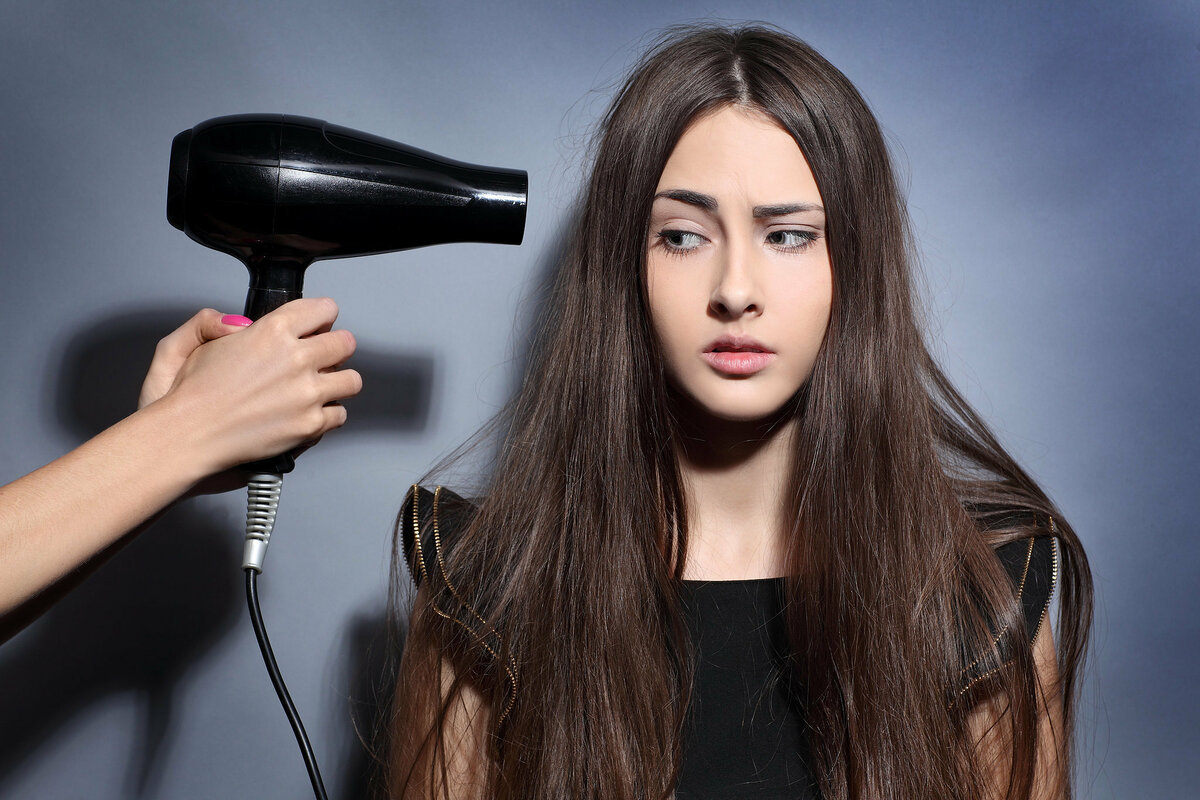 Как защитить волосы от действия фена