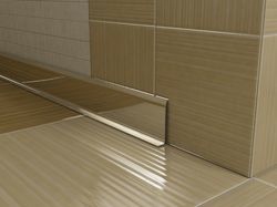 L-образный плинтус прилегающий к стене