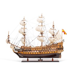Деревянные корабли и морские сувениры