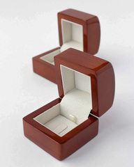 Футляры деревянные