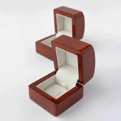 Футляры деревянные