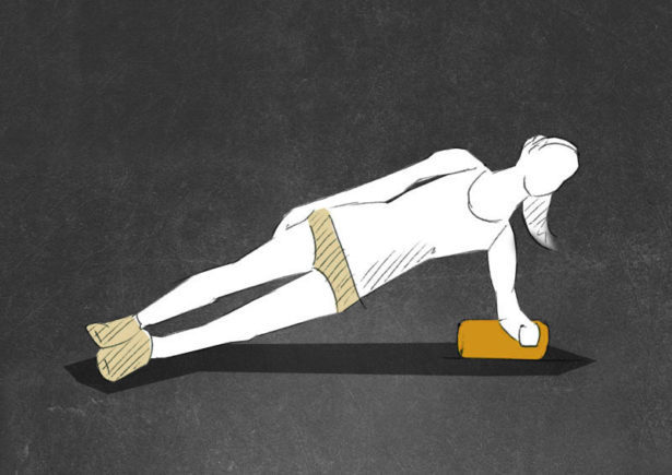 SIDE PLANK ON THE BLACKROLL®