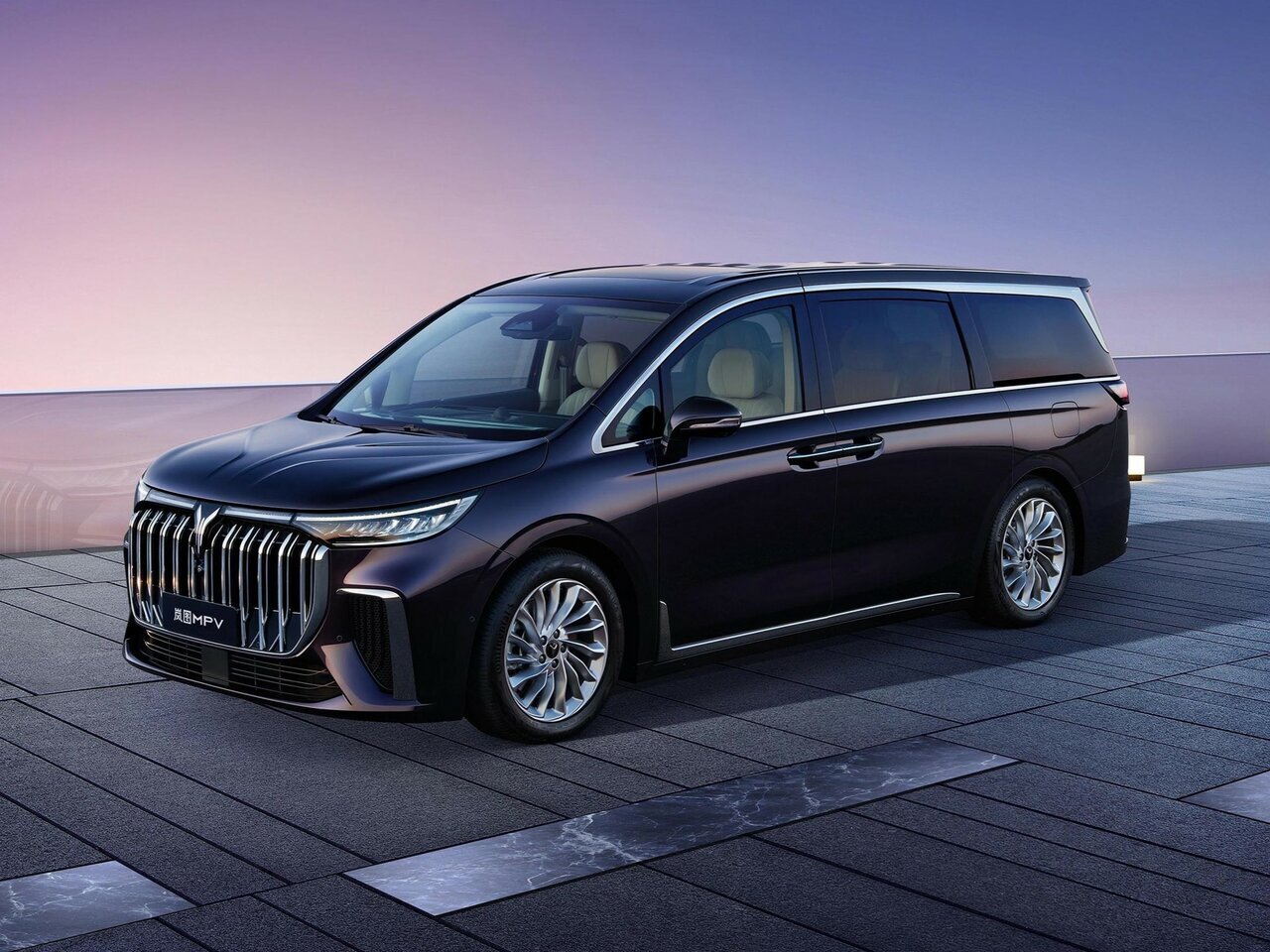 Минивэн Toyota Alphard: премиум-транспорт для VIP