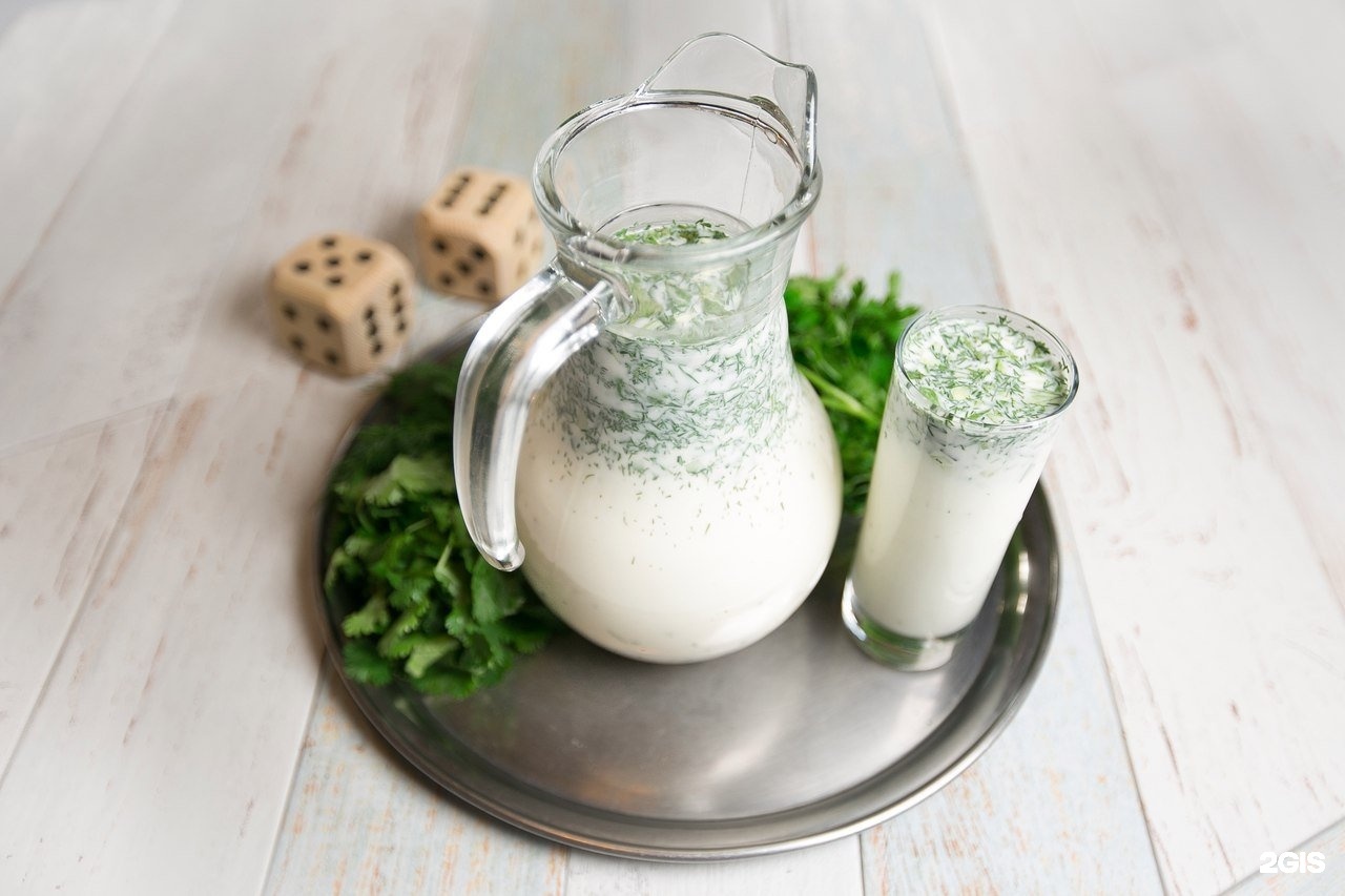 айран грузинский. молоко. молоко с зеленью. настой петрушки. катык и айран.